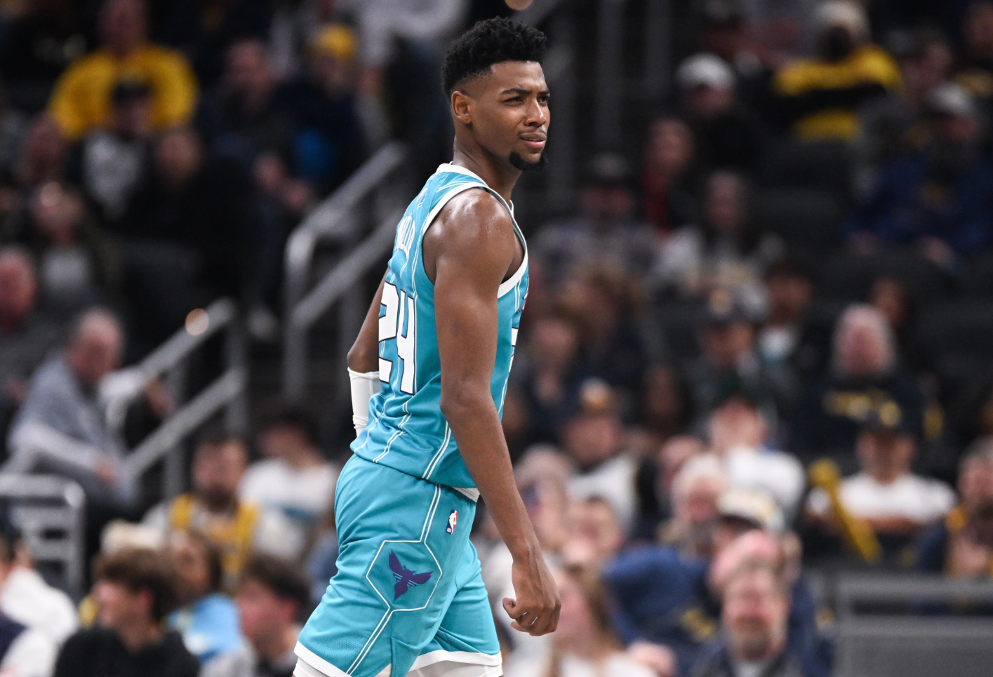 包含NBA常规赛倒计时，夏洛特黄蜂清晨伤情更新，细节引发关注，悬念犹存，身体对抗强度拉满的词条-u8平台官方入口