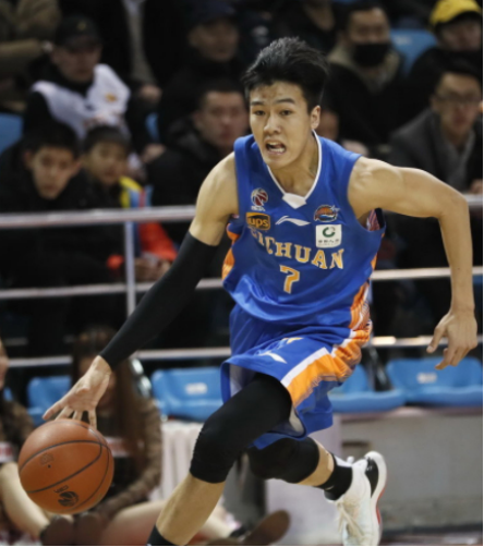 广东宏远训练开放日，窗口期战术微调引欢呼，NBA常规赛在即，临场指挥获称赞(2024广东宏远热身赛回放)-u8国际娱乐