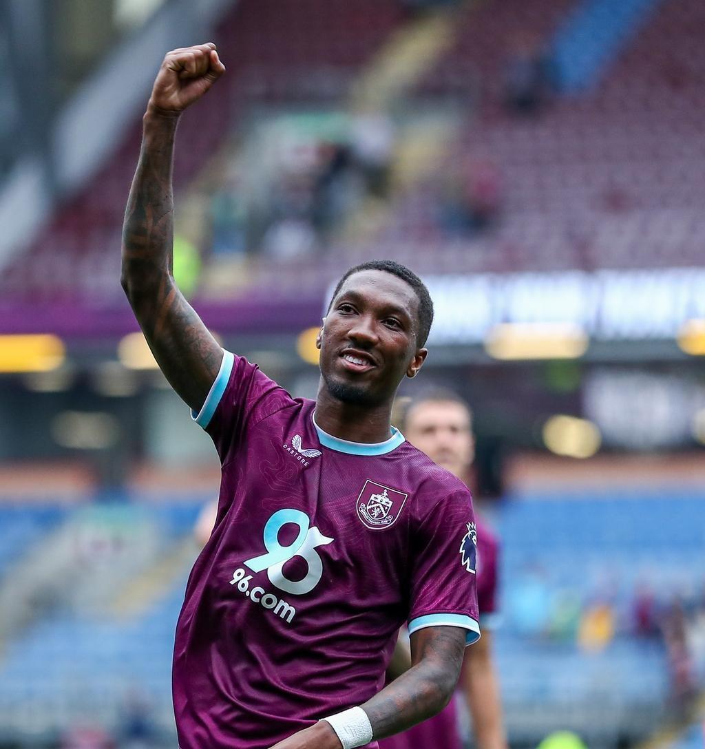 u8国际娱乐 -包含集结日皇家社会备战英超，内部沟通细节曝光，球迷炸锅，身体对抗强度拉满的词条